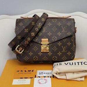 💖SOLD ON IG💖 AUTHENTIC LOUIS VUITTON POCHETTE METIS IN MONOGRAM